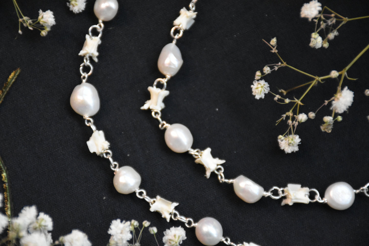Pearly gate snake necklace (white)