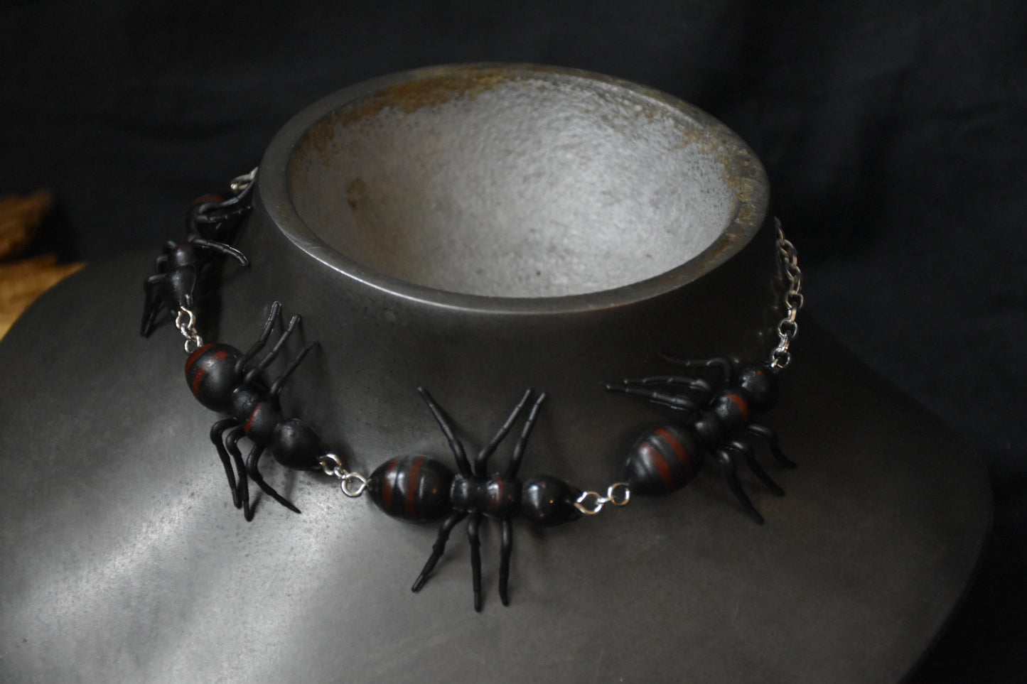 Ant choker