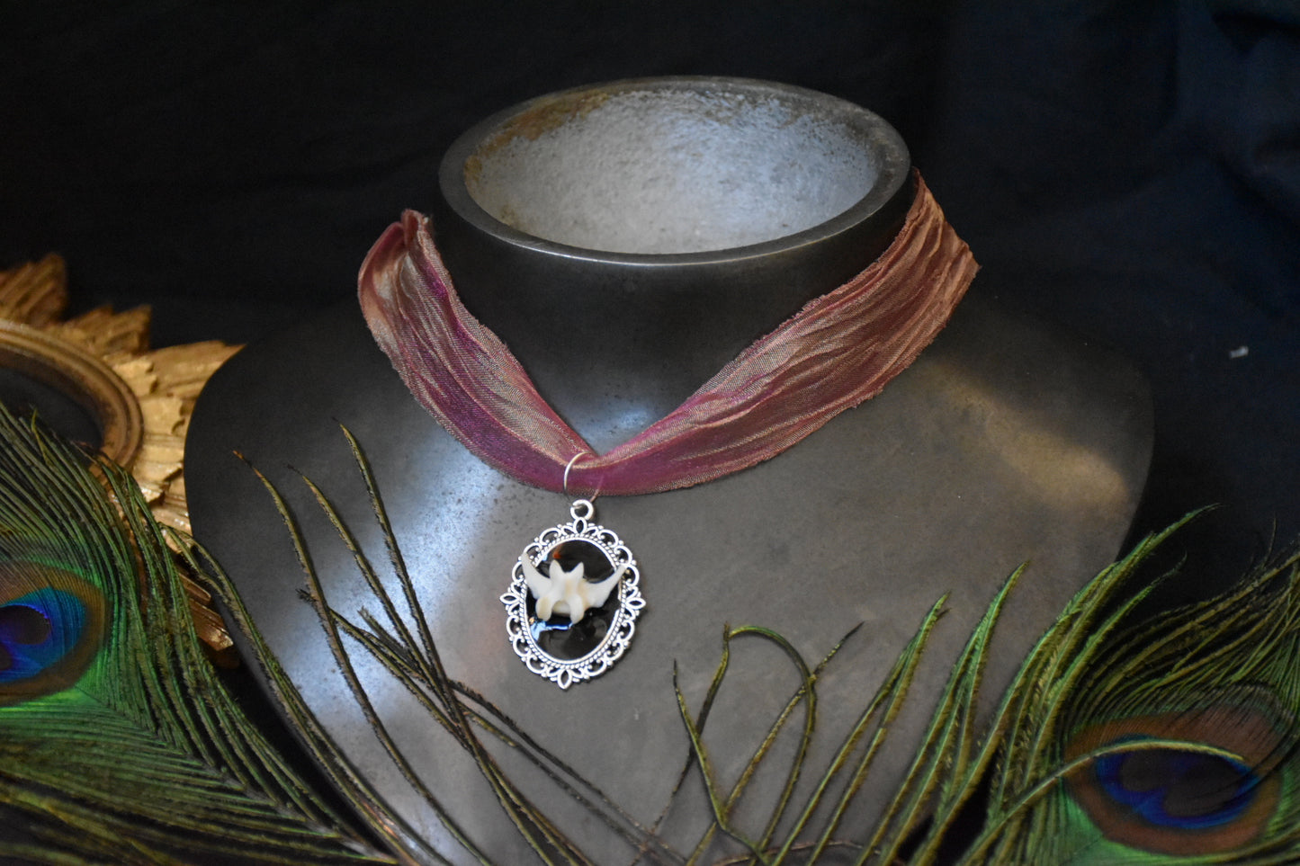 Shiny frame chokers