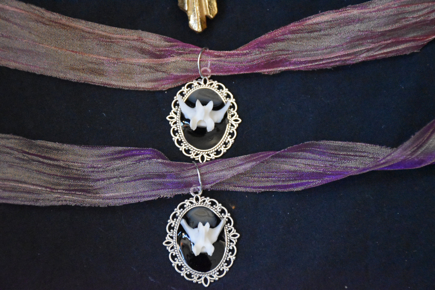 Shiny frame chokers