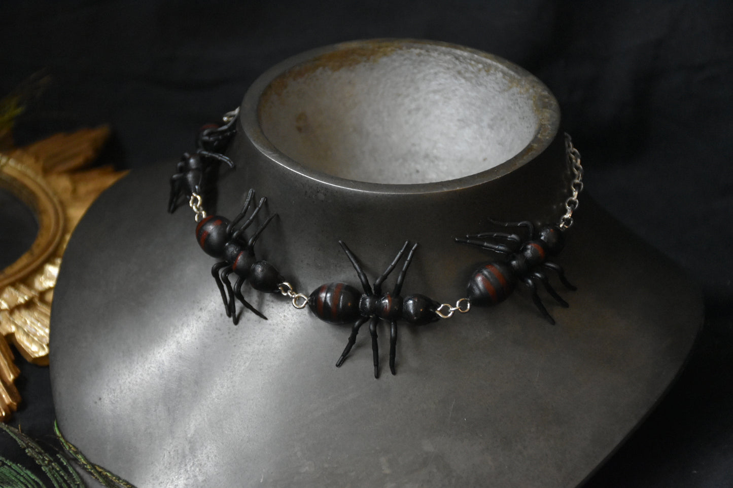 Ant choker