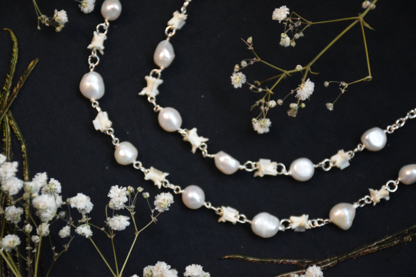 Pearly gate snake necklace (white)