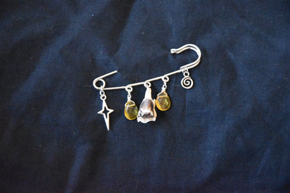 Toothy whimsical safety pin
