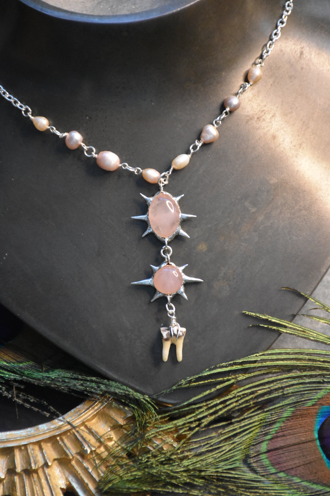 Rose bomb necklace