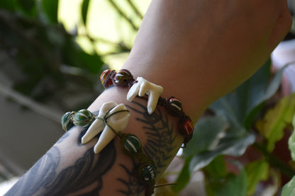 makrame tooth bracelet