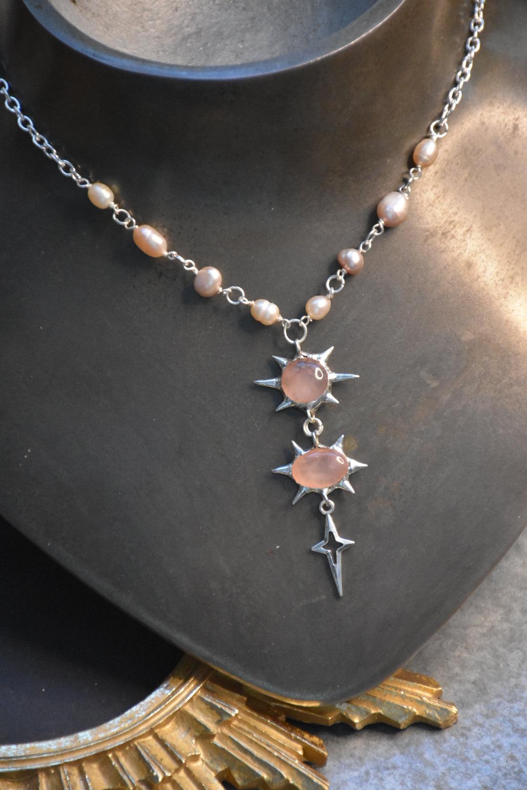 Rose bomb necklace