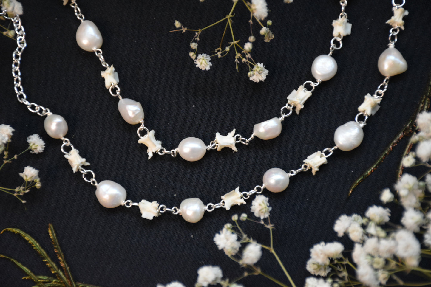Pearly gate snake necklace (white)