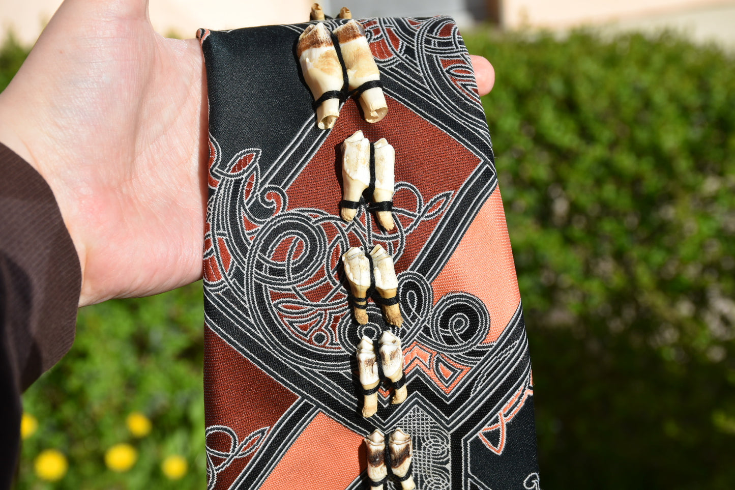 Tooth tie